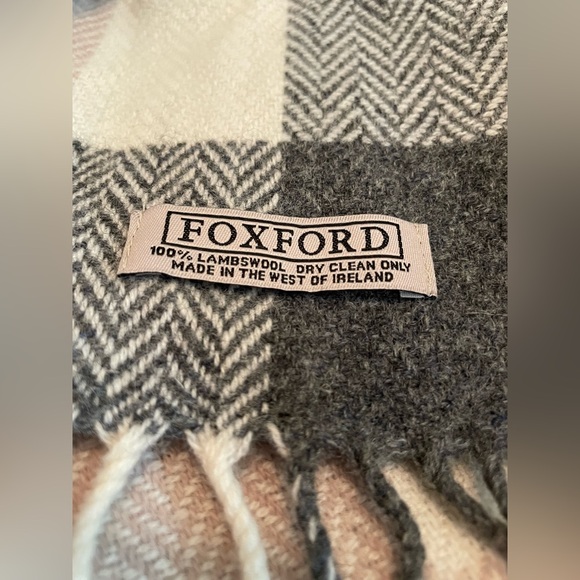 NEW Foxford Irish Lambswool Classic Check Print Light Rose Grey Cream Warm Scarf - Picture 5 of 6